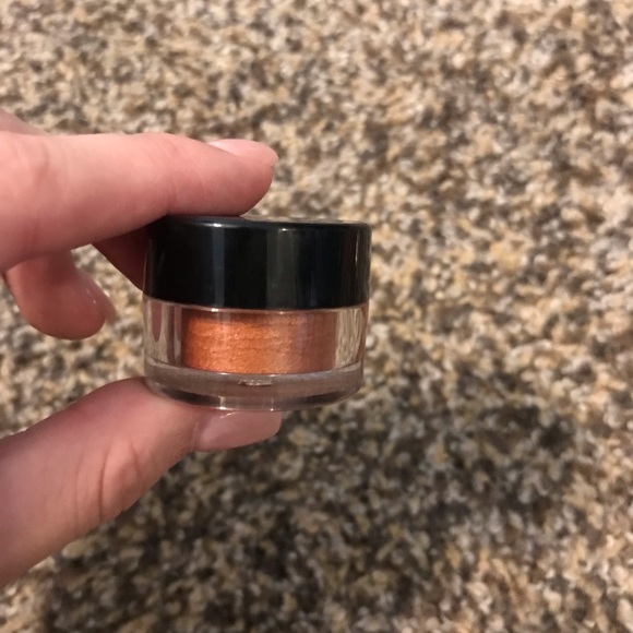 potted eyeshadow - Picture 2 of 4